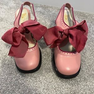 Fluevog Mini Sweet Pea, Pink slingback heals, with large bow. Size 9.5.